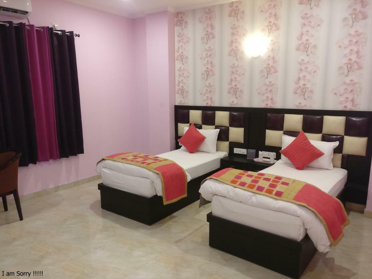 The Park Presidency Hotel Барейли Екстериор снимка
